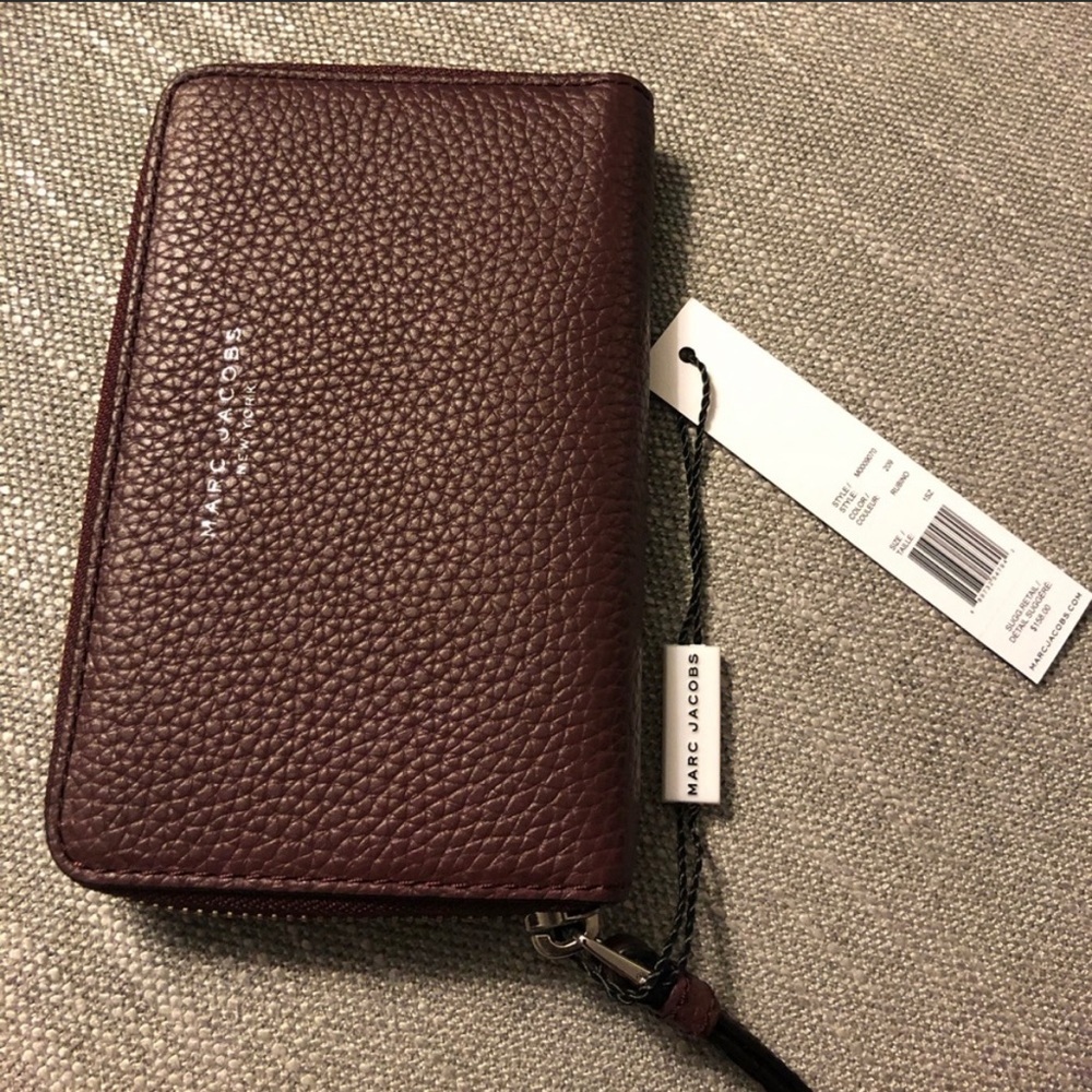 Mar Jacobs pike place leather zip around wristlet